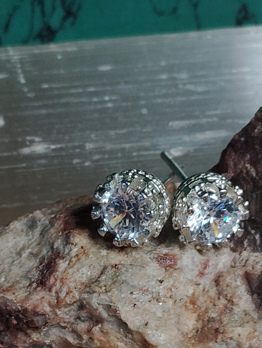 💯 MOISSANITE, SPARKLING STUD EARRINGS 📌SOLID STERLING &  HYPOALLERGENIC POSTS.